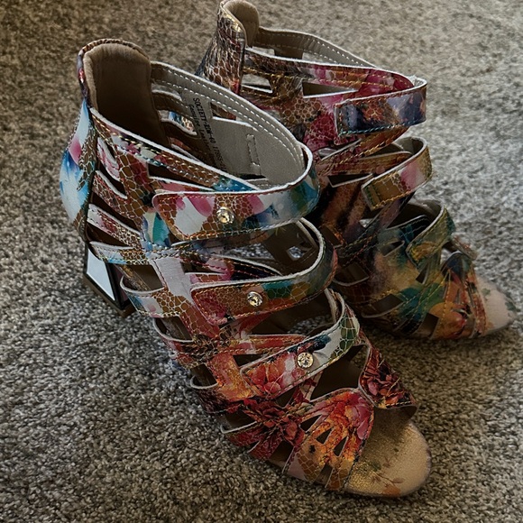 Spring Step L Artiste Multicolor Strappy Heels - Picture 2 of 13